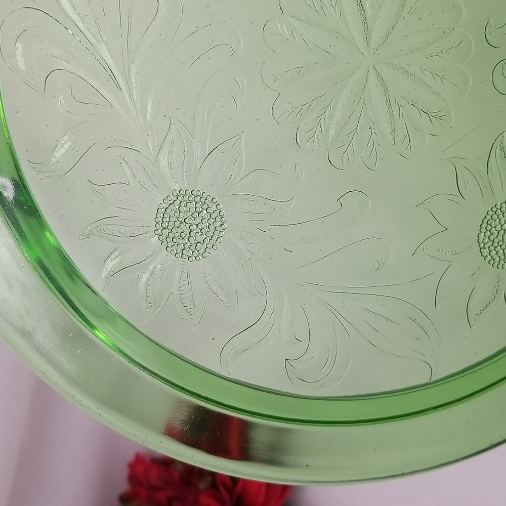 Depression Jeannette Sunflower Uranium Cake Plate - Picture 7 of 16